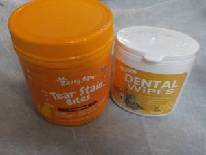 lot 160 image: Zesty Paw Tear Stain Bites and Dent...