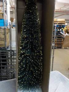 lot 224 image: 36 Tree Dcor...