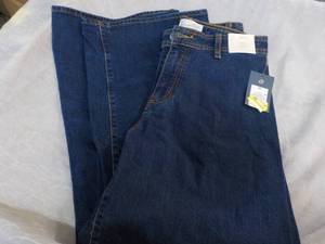 lot 278 image: Universal Thread size 6 Reg Sailor ...