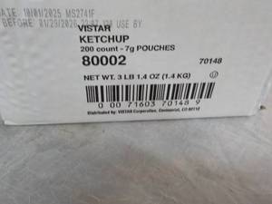lot 323 image: Vistar 200 Pouches Ketchup...