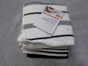 lot 4 image: Set of 8 Kitchen Aid Dish Clothes...