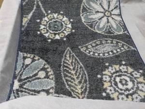 lot 15 image: Maples 20 x 34 Accent Rug...