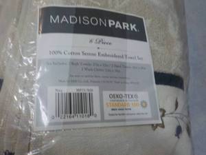 lot 17 image: Madison Park 6 piece Towel Set...