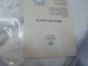 lot 20 image: Classy Bath Mat    ...