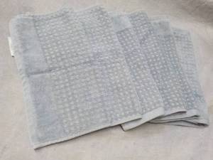 lot 27 image: 6 Madison Park Washcloths...