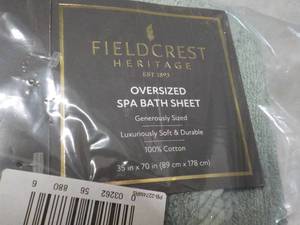 lot 28 image: Fieldcrest Heritage Oversized Spa B...