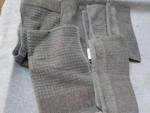 lot 32 image: Hand Towels and Wash Cloths...