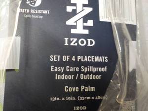 lot 33 image: Set of 4 IZOD Placemats...