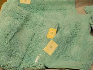 lot 36 image: 3 piece Aqua Classy Bathmat Set...