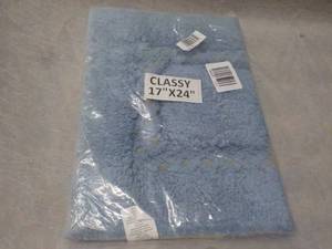 lot 38 image: Classy 17 x 24 Bath mat...