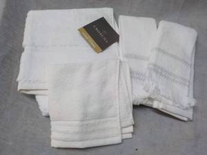 lot 41 image: Croscill Hand, Finger Towels and Wa...