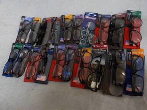 lot 54 image: 20 pair Readers Glasses- various st...
