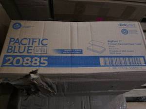 lot 89 image: Pacific Blue folded towels...