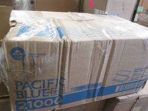 lot 121 image: Pacific Blue multi fold towels...