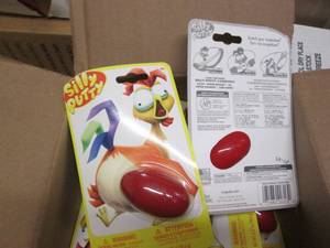 lot 160 image: 8 Silly putty packs...