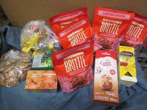 lot 165 image: Candy tea and coffee creamer...