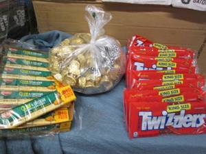 lot 176 image: 36 Premium America popcorn kits...