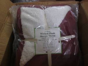 lot 207 image: LL Beane Sherpa throw...