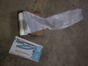 lot 227 image: 250 1 Gallon freezer bags and a rol...