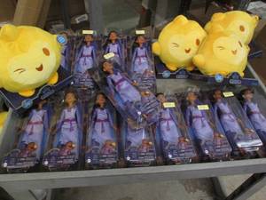 lot 20 image: Resale value 9 Disney Wish dolls p...