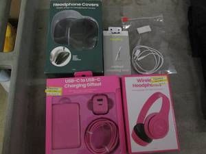 lot 36 image: Electronics lot...