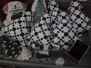 lot 49 image: Lot of seasonal decor...