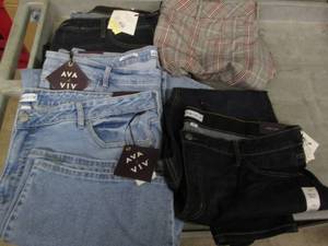 lot 239 image: 5 Pairs of ladies size 24 pants...