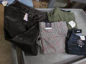 lot 246 image: 4 Pairs of ladies size 20 pants...