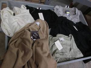 lot 251 image: Ladies XL to.XXL tops...