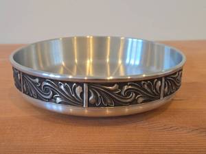lot 12 image: Vintage Pewter Bowl (Norway)  Traditional Rosemaling pattern  2 14 x 8 12