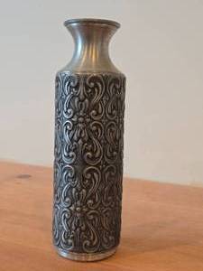 lot 13 image: Vintage 10 Pewter Table Vase by Hagness (Norway)