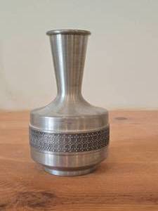 lot 17 image: Vintage 6 Norsk Tinn Pewter Table Vase by Menuett (Norway)