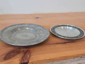 lot 25 image: Lot of (2) Vintage 7-14 and 9 Pewter Plates (Norway)
