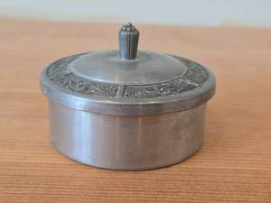 lot 26 image: Pewter Trinket Box (Norway)