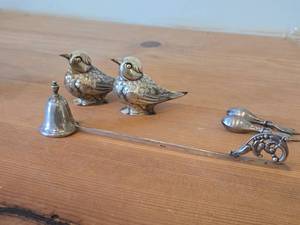 lot 34 image: 101-grams (total) Sterling Silver Corn on the Cob Holders (x1), Candle Damper (x1), Bird themed Peppers (x2)