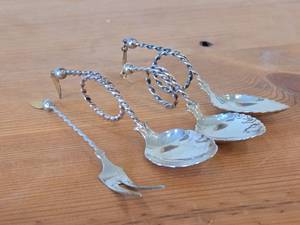 lot 39 image: 72-gram (total) 830 Silver Mid-Century Norwegian Tea Caddy Spoons (x3) and Cocktail Fork (x1)