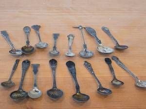 lot 70 image: Lot of (16) 222-grams (total) 830 Sterling Silver Souvenir Spoons