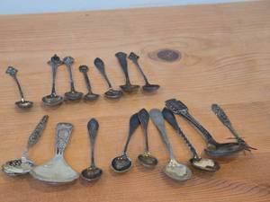 lot 76 image: Lot of (16) 192-grams (total) 830 Sterling Silver Souvenir Spoons