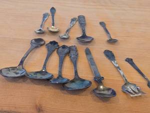 lot 74 image: Lot of (12) 226-grams (total) 830 Sterling Silver Souvenir Spoons