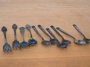 lot 82 image: Lot of (10) 96-grams (total) Silverplated Utensils