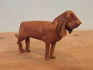 lot 92 image: Vintage Bloodhound theme Handmade Leather Figurine by Deru (1960s) (Germany)  Mid-Century Modern style