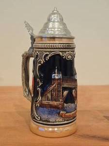 lot 104 image: Vintage Beer Stein with Flip Lid - Queens Guard Edition Rare London Relief Big Ben theme