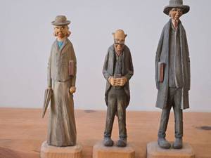 lot 132 image: Vintage Hand-carved Wooden Figurines Set of 3 - Folk Art by Norsk Husflid Engros (Norway)