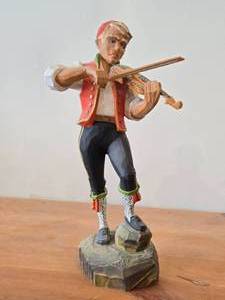 lot 143 image: Vintage Authentic Norwegian Folk Art Fiddler theme Hand-carved Handpainted Wooden Figurine by Henning Engelsen (Norway)