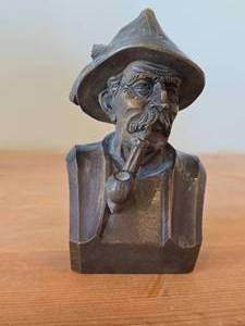 lot 150 image: Vintage Man Smoking Pipe theme Black Forest Hand-carved Wooden Bust by Oberammergau (Germany)