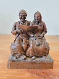 lot 152 image: Vintage Man and Woman Sitting on a Log theme Handcarved Wooden Figurine