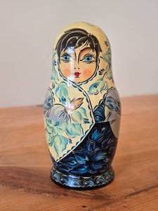 lot 158 image: Vintage Handpainted Wooden Traditional Russian Matryoshka Nesting Doll Set of 9 (1989) (Abpamuebo Russia)