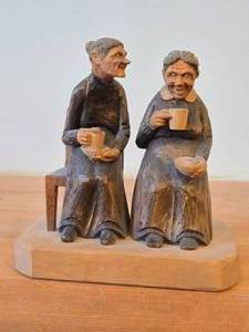lot 166 image: Vintage Elderly Women Drinking Coffee theme Handcarved Wooden Folk Art Figurine (Norway)