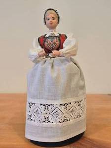 lot 188 image: Vintage Norwegian Hardanger theme Doll