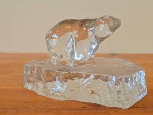 lot 243 image: Polar Bear theme Scandinavian Crystal Figurine by Willy Johanson for Hadeland Glasswerk